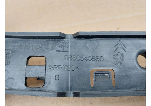 Кріплення переднього бампера ліве Citroen Berlingo II, Peugeot Partner II, 9680546880*