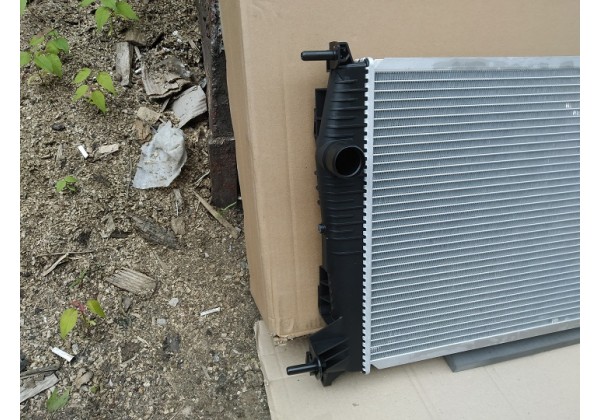 Радіатор охолодження двигуна Renault Megane III, Scenic III, Grand Scenic III, 214105150R, 214100002R, 214106387R *