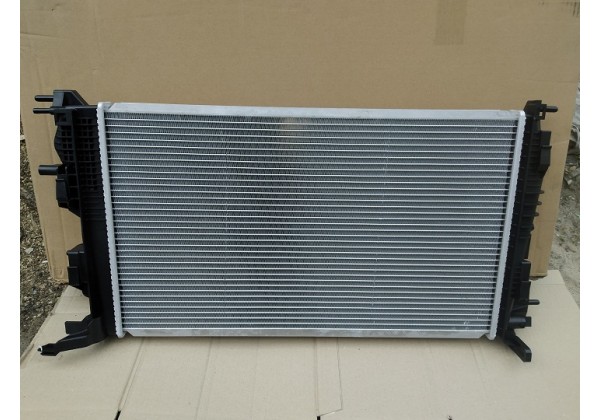 Радіатор охолодження двигуна Renault Megane III, Scenic III, Grand Scenic III, 214105150R, 214100002R, 214106387R *