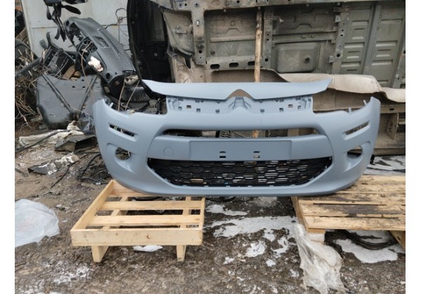 Бампер передний з отворами для протитуманних фар Citroen C3 II, 10-16, 1609965980*