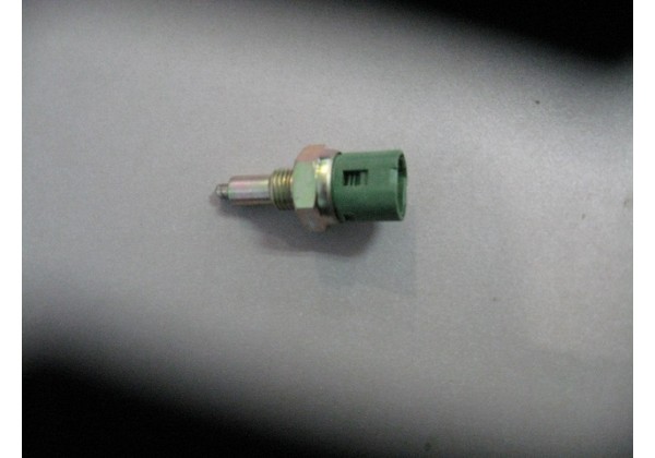 Вимикач заднього ходу на Renault 19, 21, Clio II, III, Espace III, Laguna, Master II, Megane, Scenic,Trafic II, 7700422630