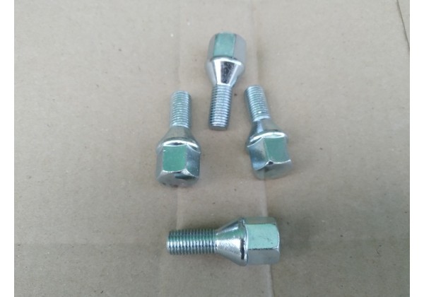 Болт колеса Renault, 8200030701, під ключ на 19 