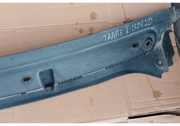 Накладка під лобове скло (жабо) Renault Trafic II, Opel Vivaro, Nissan Primastar, 8200962558, 8200962552