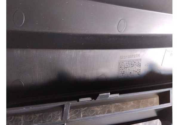 Решітка радіатора верхня Renault Logan II, Sandero II, 13-17, 623105727R