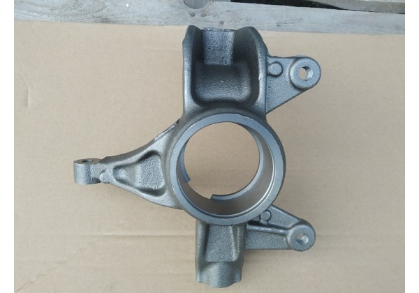 Цапфа, кулак поворотний передній правий на 23 зуба Renault Megane II, 8200150223, 8200297032