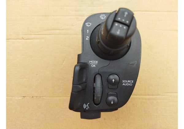 Перемикач двірників (правий) Renault Kangoo II, Clio III, Modus, 8201590631, 8201359195, 7701068114
