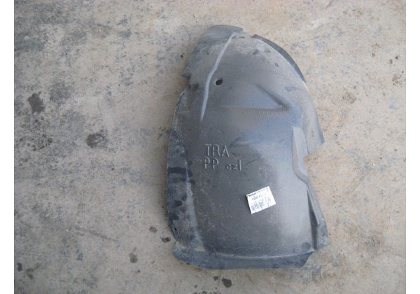 Підкрилок передній правий (передня частина) Renault Trafic II, 8200036014, 01-06