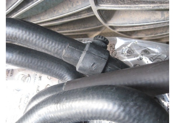 Патрубок системи охолодження, (павук) Renault Trafic II 1.9 dci, 8200151876, 8200262890