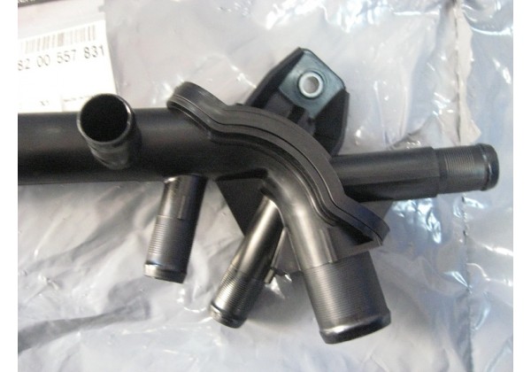 Патрубок системи охолодження Renault Logan, Clio 2, Kangoo, Symbol 1.5 dCi, 8200557831