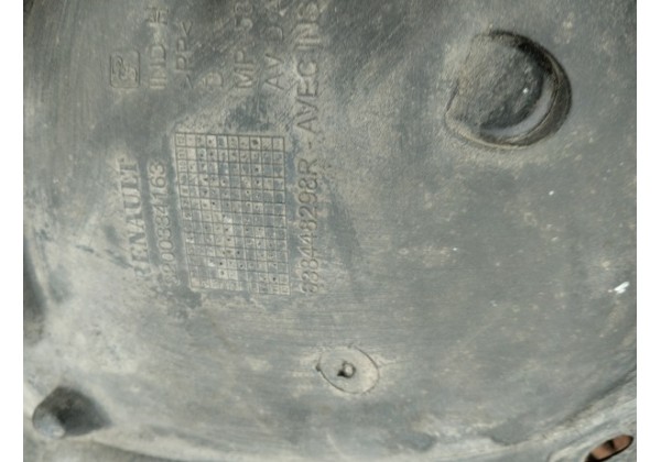 Підкрилок передній правий, передня частина Renault Clio III, 8200334163