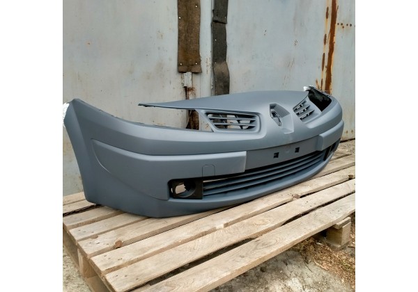 Бампер передній, комлектний, з решітками на ПТФ Renault Megane II , 06 - 08, 620223579R, 7701476892 