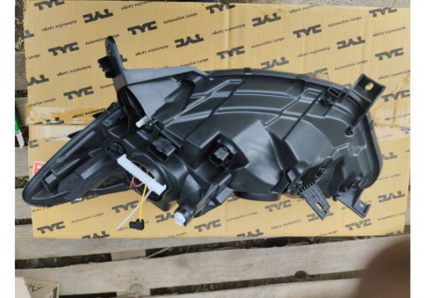 Передня фара права чорна Renault Captur, 13-17, 260100758R, 260101715R, 260105066R*