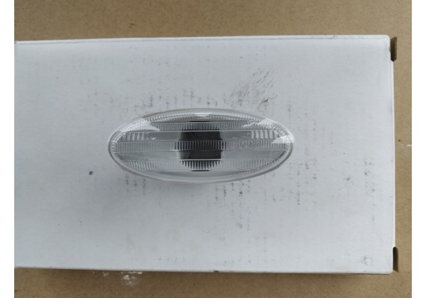 Повторювач поворотів в крилі Renault Koleos, Nissan Juke, Micra, 261608990A *