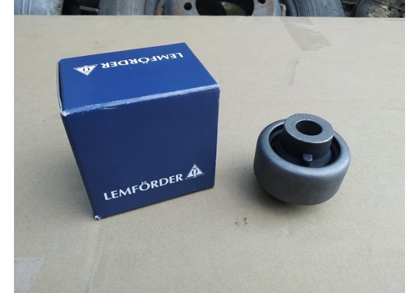 сайлентблок переднього ричага, задній Renault Laguna II, Trafic II, Espace IV, Vel Satis, 8200002869*