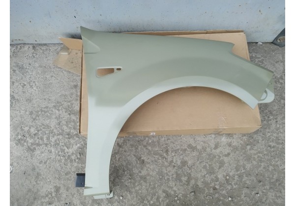 Крило переднє праве з отвором під повторювач Renault Sandero, 08-13, 6001551026, крім STEPWAY