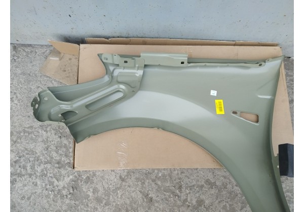 Крило переднє праве з отвором під повторювач Renault Sandero, 08-13, 6001551026, крім STEPWAY