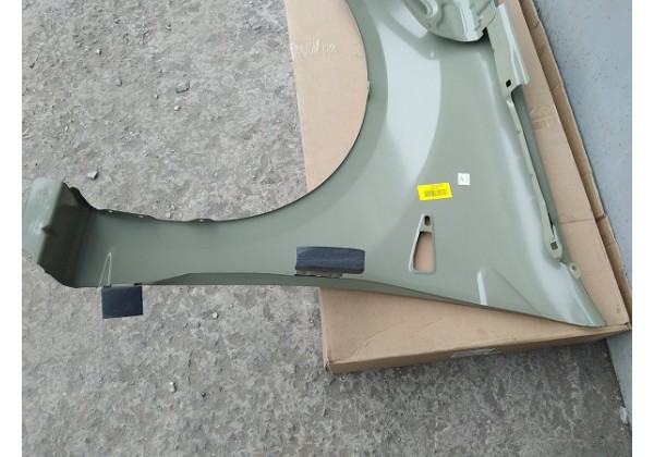 Крило переднє праве з отвором під повторювач Renault Sandero, 08-13, 6001551026, крім STEPWAY