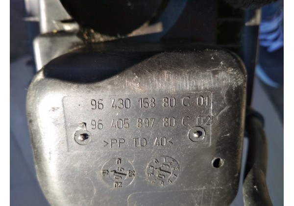Корпус повітряного фільтра Peugeot 307, 2.0 HDi, 9643015880, 9640589780