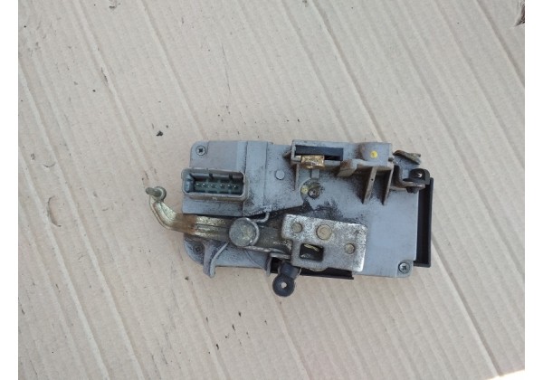 Замок передньої правої дверки електричний Citroen C8, Peugeot 807, 6 pin, 9136L8