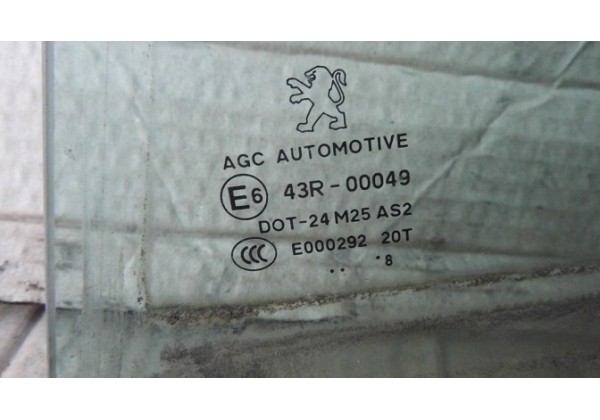 Скло лівої задньої дверки Peugeot 308 SW, 2008, універсал