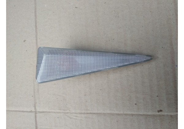 Повторювач повороту правий на крилі Renault Megane II, Scenic II, Espace IV, Vel Satis, 8200027151