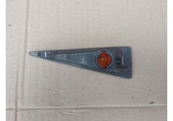 Повторювач повороту правий на крилі Renault Megane II, Scenic II, Espace IV, Vel Satis, 8200027151