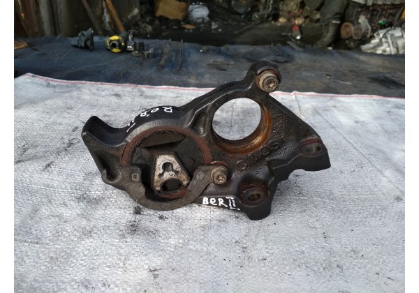 кронштейн двигуна задній, опора півосі Peugeot, Citroen 1.6 hdi, 9651493280