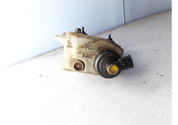 Головний гальмівний циліндр, 2 вихода Renault Kangoo, Clio II, 8200058190, 8200262441, 7700417826