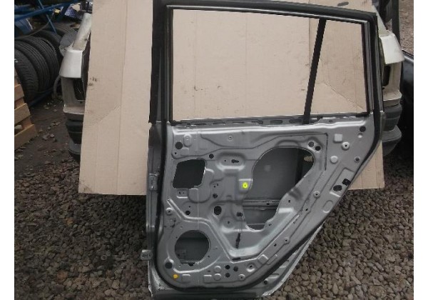 Двері праві задні Renault Koleos, 08-16, 821000027R