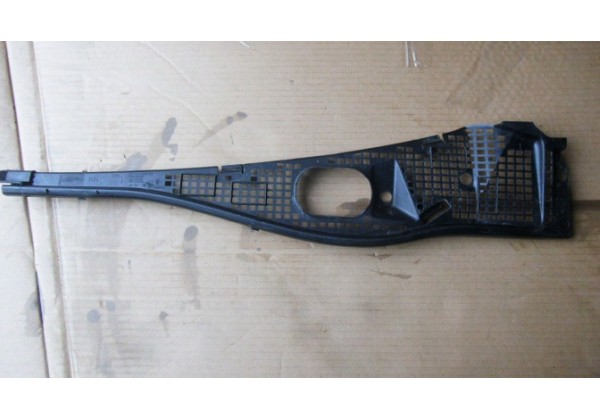 решітка повітрязаборника права Renault Logan, Sandero, Duster, 8200294316