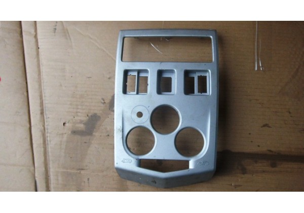 Накладка торпедо центр Renault Logan MCV, 8200453196, 8200739009
