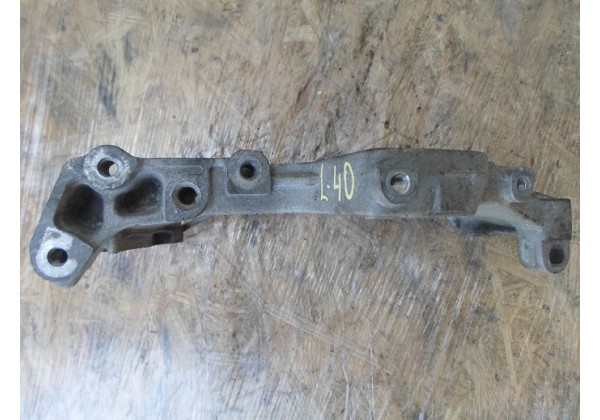 Кронштейн подушки двигуна правий Renault 2.0 dci, M9R, 8201011432, 8200399938, 8200741758