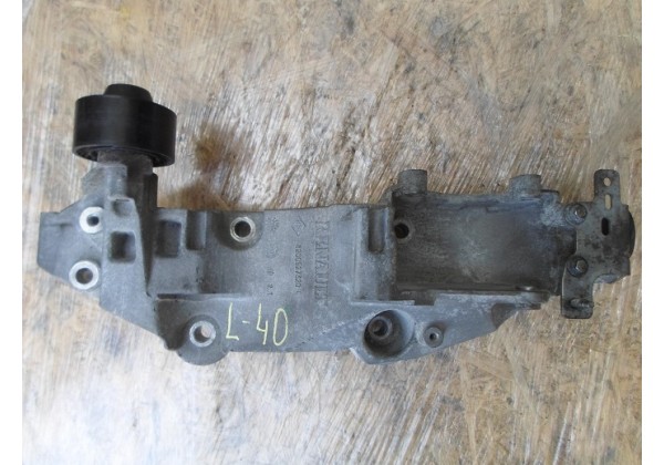 Кронштейн генератора Renault Trafic II, Espace IV, Megane II, III, Scenic II, III, Laguna II, III, Koleos, Master III 2.0 dci, 2.3 DCi, 8200527320, 117103703R