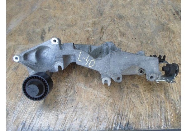 Кронштейн генератора Renault Trafic II, Espace IV, Megane II, III, Scenic II, III, Laguna II, III, Koleos, Master III 2.0 dci, 2.3 DCi, 8200527320, 117103703R