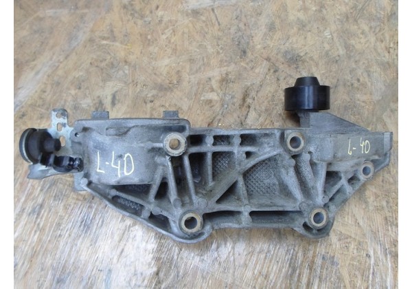 Кронштейн генератора Renault Trafic II, Espace IV, Megane II, III, Scenic II, III, Laguna II, III, Koleos, Master III 2.0 dci, 2.3 DCi, 8200527320, 117103703R