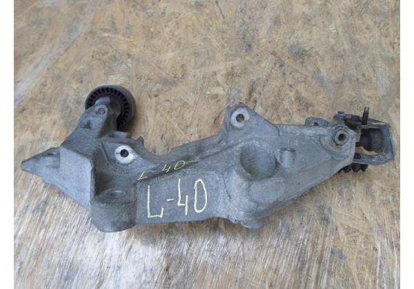 Кронштейн генератора Renault Trafic II, Espace IV, Megane II, III, Scenic II, III, Laguna II, III, Koleos, Master III 2.0 dci, 2.3 DCi, 8200527320, 117103703R