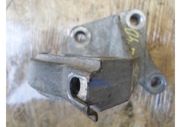 кронштейн правої півосі Renault 2.0 dci, 8200373073, 8200833647