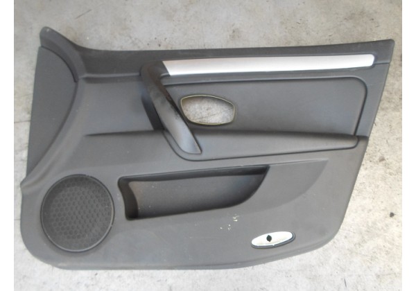обшивка дверки правої передньої Renault Laguna III, 809000400R, хетчбек