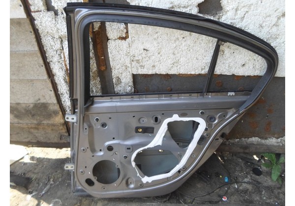 Дверка задня права, хетчбек Renault Laguna III, гола