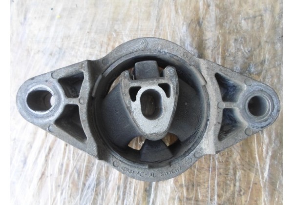 Кронштейн , опора двигуна нижня Renault Laguna III 2.0 dci, 546190005R
