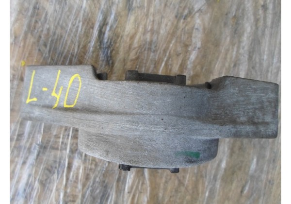 Кронштейн , опора двигуна нижня Renault Laguna III 2.0 dci, 546190005R