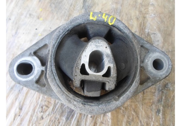 Кронштейн , опора двигуна нижня Renault Laguna III 2.0 dci, 546190005R