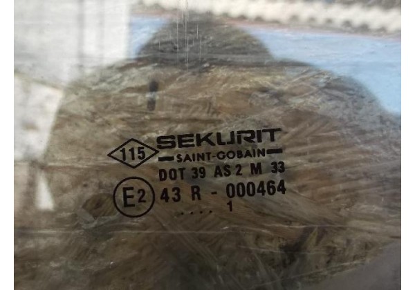 Скло дверки передньої лівої Renault Master II, 98-03, 7701694294