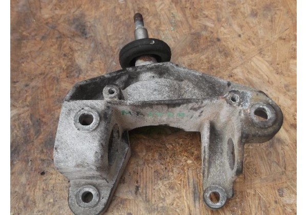Кронштейн кріплення КПП Renault Master II 2.2, 2.5 dci, 8200027178
