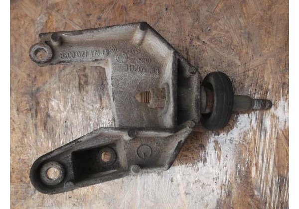 Кронштейн кріплення КПП Renault Master II 2.2, 2.5 dci, 8200027178