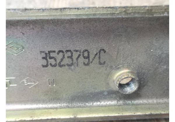 Ролик бічний правої зсувної дверки середній з важелем Renault Master II, 7700352379