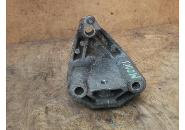 Кронштейн двигуна Renault 1.5 dci, 8200477151