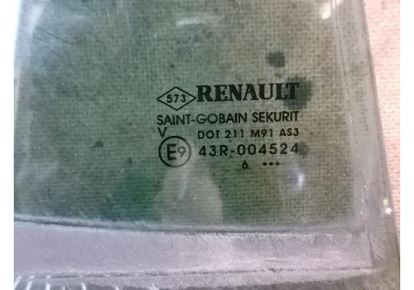 Скло мале правої задньої дверки Renault Modus, 8200670124 *
