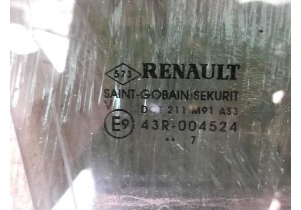 Скло правої задньої дверки Renault Modus, 8200209957 *