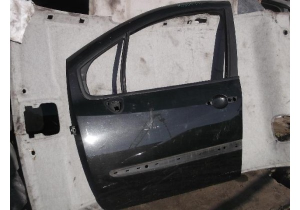 Дверка ліва передня Renault Modus, 801019830R, 100$ *